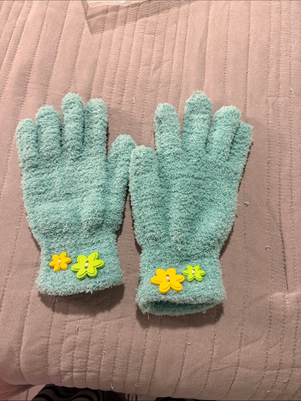 Women Cozy Fuzzy Gloves with Flower Accents - Mint
